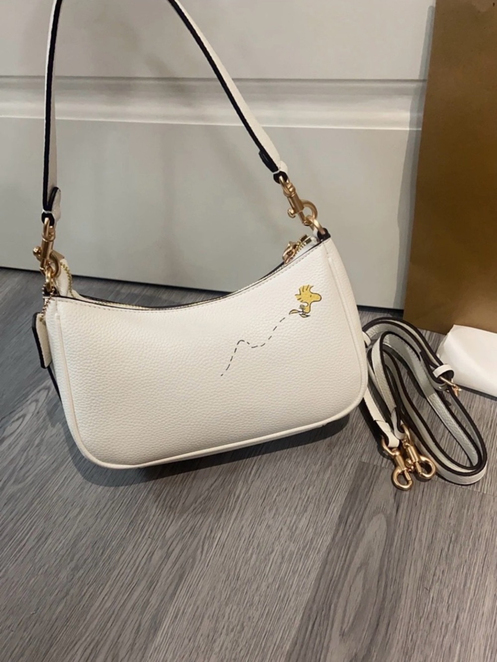 Coach White Leather Snoopy Shoulder Bag with Gold Hardware - Picture 4 of 7